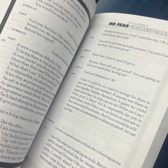 Sparknotes No Fear Shakespeare: Othello Volume 9 (Series #9) Paperback Book - Picture 4 of 7